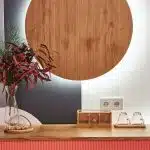 Entrée d'une maison bois et couleur